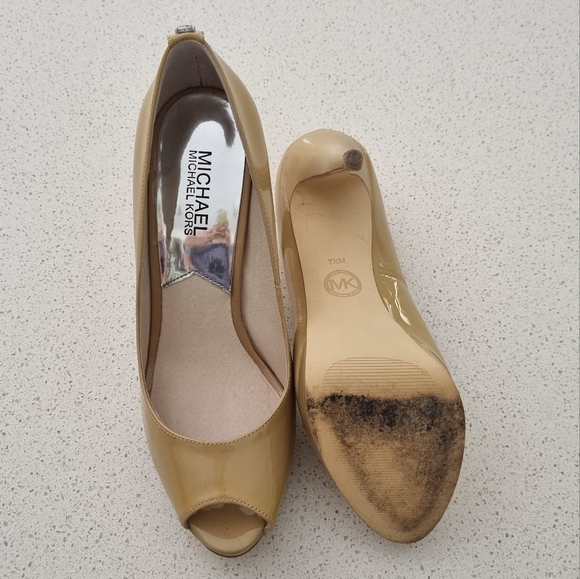 MICHAEL KORS Nude Patent Platform Heels, Size 7.5 IN BOX - Picture 12 of 15